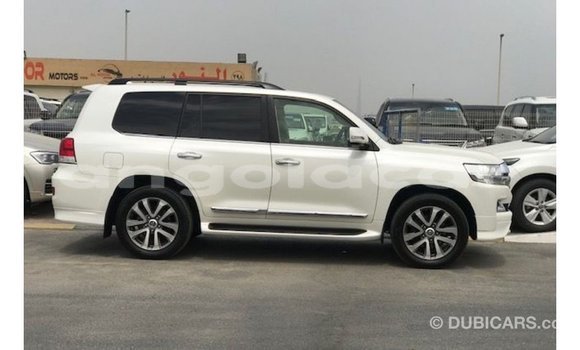 Comprar Importar Toyota Land Cruiser Branco Carro em Import - Dubai em Bengo Province Comprar Importar Toyota Land Cruiser Branco Carro em Import - Dubai em Bengo Province