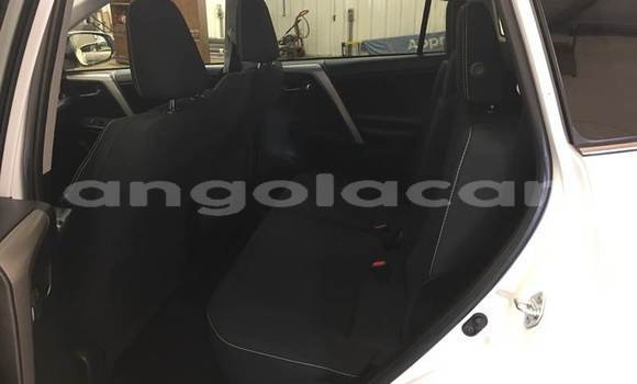 Comprar Usado Toyota RAV4 Vermelho Carro em Luanda em Luanda Province Comprar Usado Toyota RAV4 Vermelho Carro em Luanda em Luanda Province
