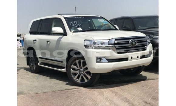 Comprar Importar Toyota Land Cruiser Branco Carro em Import - Dubai em Bengo Province Comprar Importar Toyota Land Cruiser Branco Carro em Import - Dubai em Bengo Province
