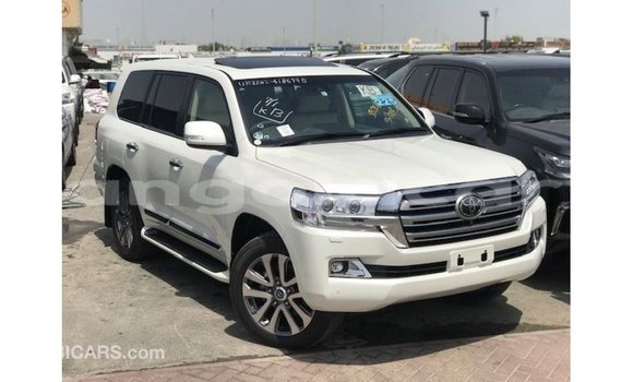Comprar Importar Toyota Land Cruiser Branco Carro em Import - Dubai em Bengo Province Comprar Importar Toyota Land Cruiser Branco Carro em Import - Dubai em Bengo Province