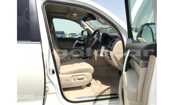 Comprar Importar Toyota Land Cruiser Branco Carro em Import - Dubai em Bengo Province Comprar Importar Toyota Land Cruiser Branco Carro em Import - Dubai em Bengo Province