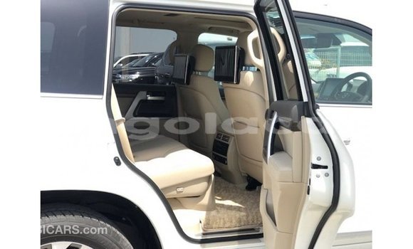 Comprar Importar Toyota Land Cruiser Branco Carro em Import - Dubai em Bengo Province Comprar Importar Toyota Land Cruiser Branco Carro em Import - Dubai em Bengo Province