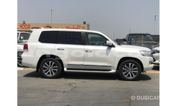 Comprar Importar Toyota Land Cruiser Branco Carro em Import - Dubai em Bengo Province Comprar Importar Toyota Land Cruiser Branco Carro em Import - Dubai em Bengo Province