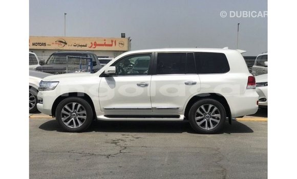 Comprar Importar Toyota Land Cruiser Branco Carro em Import - Dubai em Bengo Province Comprar Importar Toyota Land Cruiser Branco Carro em Import - Dubai em Bengo Province