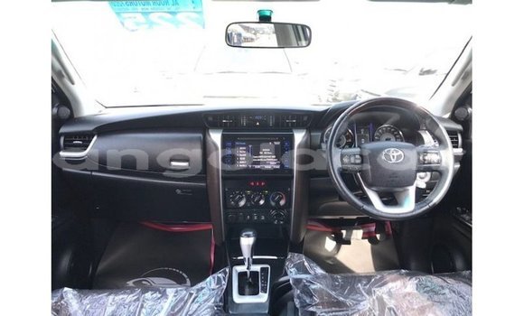 Comprar Importar Toyota Fortuner Branco Carro em Import - Dubai em Bengo Province Comprar Importar Toyota Fortuner Branco Carro em Import - Dubai em Bengo Province