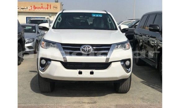 Comprar Importar Toyota Fortuner Branco Carro em Import - Dubai em Bengo Province Comprar Importar Toyota Fortuner Branco Carro em Import - Dubai em Bengo Province