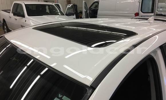 Comprar Usado Toyota RAV4 Vermelho Carro em Luanda em Luanda Province Comprar Usado Toyota RAV4 Vermelho Carro em Luanda em Luanda Province