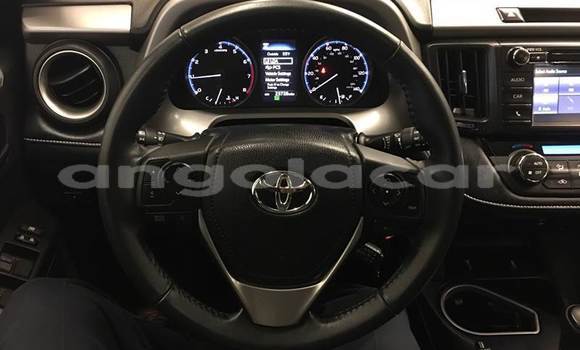 Comprar Usado Toyota RAV4 Vermelho Carro em Luanda em Luanda Province Comprar Usado Toyota RAV4 Vermelho Carro em Luanda em Luanda Province