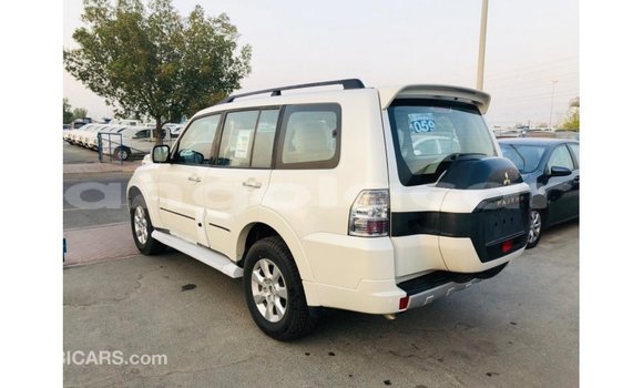 Comprar Importar Mitsubishi Pajero Branco Carro em Import - Dubai em Bengo Province Comprar Importar Mitsubishi Pajero Branco Carro em Import - Dubai em Bengo Province