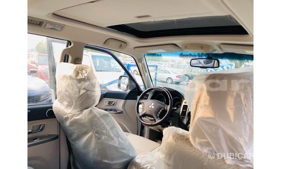 Comprar Importar Mitsubishi Pajero Branco Carro em Import - Dubai em Bengo Province Comprar Importar Mitsubishi Pajero Branco Carro em Import - Dubai em Bengo Province