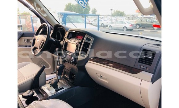 Comprar Importar Mitsubishi Pajero Branco Carro em Import - Dubai em Bengo Province Comprar Importar Mitsubishi Pajero Branco Carro em Import - Dubai em Bengo Province