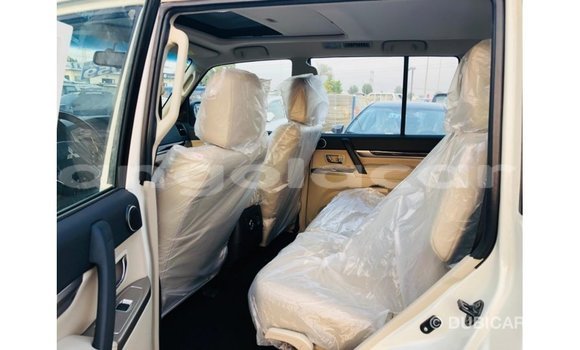 Comprar Importar Mitsubishi Pajero Branco Carro em Import - Dubai em Bengo Province Comprar Importar Mitsubishi Pajero Branco Carro em Import - Dubai em Bengo Province