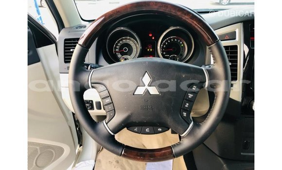 Comprar Importar Mitsubishi Pajero Branco Carro em Import - Dubai em Bengo Province Comprar Importar Mitsubishi Pajero Branco Carro em Import - Dubai em Bengo Province