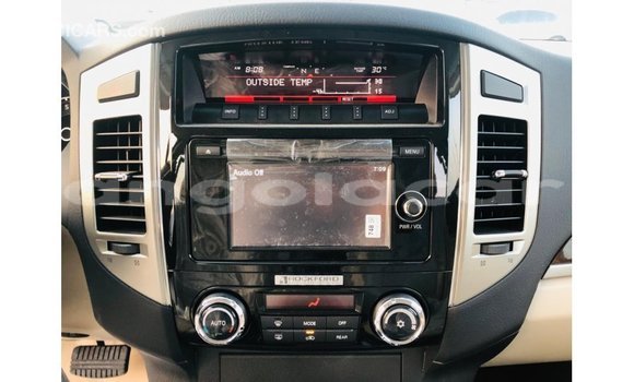 Comprar Importar Mitsubishi Pajero Branco Carro em Import - Dubai em Bengo Province Comprar Importar Mitsubishi Pajero Branco Carro em Import - Dubai em Bengo Province