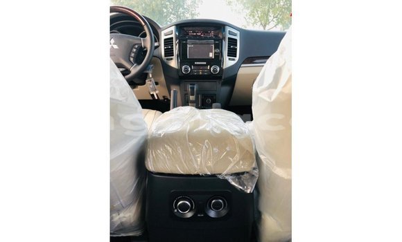 Comprar Importar Mitsubishi Pajero Branco Carro em Import - Dubai em Bengo Province Comprar Importar Mitsubishi Pajero Branco Carro em Import - Dubai em Bengo Province