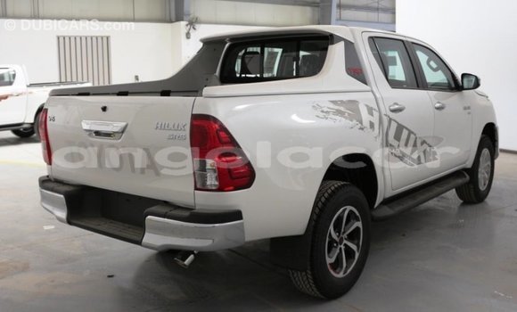 Comprar Importar Toyota Hilux Branco Carro em Import - Dubai em Bengo Province Comprar Importar Toyota Hilux Branco Carro em Import - Dubai em Bengo Province