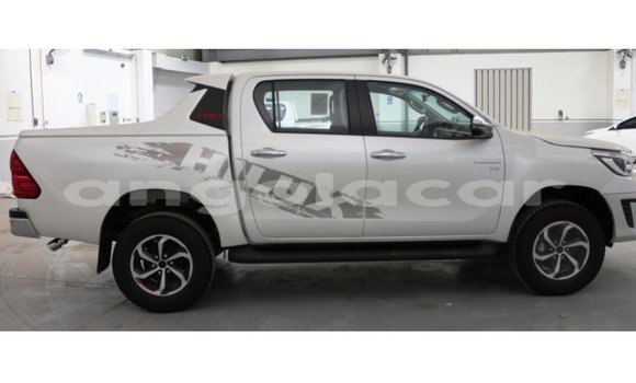 Comprar Importar Toyota Hilux Branco Carro em Import - Dubai em Bengo Province Comprar Importar Toyota Hilux Branco Carro em Import - Dubai em Bengo Province
