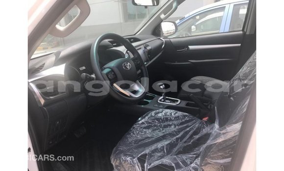 Comprar Importar Toyota Hilux Branco Carro em Import - Dubai em Bengo Province Comprar Importar Toyota Hilux Branco Carro em Import - Dubai em Bengo Province