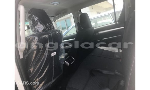 Comprar Importar Toyota Hilux Branco Carro em Import - Dubai em Bengo Province Comprar Importar Toyota Hilux Branco Carro em Import - Dubai em Bengo Province