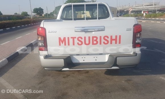 Comprar Importar Mitsubishi L200 Branco Carro em Import - Dubai em Bengo Province Comprar Importar Mitsubishi L200 Branco Carro em Import - Dubai em Bengo Province