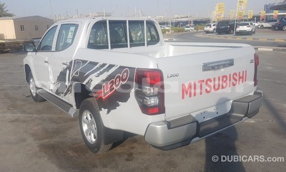 Comprar Importar Mitsubishi L200 Branco Carro em Import - Dubai em Bengo Province Comprar Importar Mitsubishi L200 Branco Carro em Import - Dubai em Bengo Province
