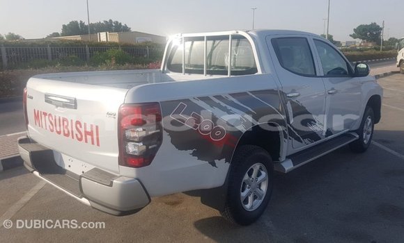Comprar Importar Mitsubishi L200 Branco Carro em Import - Dubai em Bengo Province Comprar Importar Mitsubishi L200 Branco Carro em Import - Dubai em Bengo Province