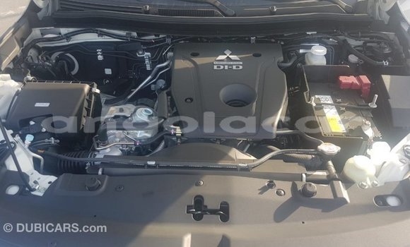 Comprar Importar Mitsubishi L200 Branco Carro em Import - Dubai em Bengo Province Comprar Importar Mitsubishi L200 Branco Carro em Import - Dubai em Bengo Province