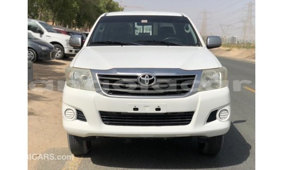 Comprar Importar Toyota Hilux Branco Carro em Import - Dubai em Bengo Province Comprar Importar Toyota Hilux Branco Carro em Import - Dubai em Bengo Province