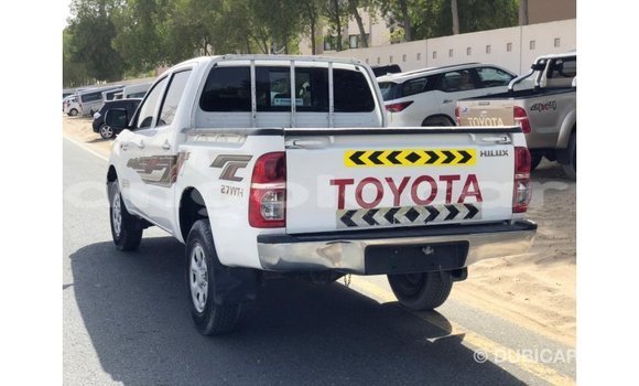 Comprar Importar Toyota Hilux Branco Carro em Import - Dubai em Bengo Province Comprar Importar Toyota Hilux Branco Carro em Import - Dubai em Bengo Province