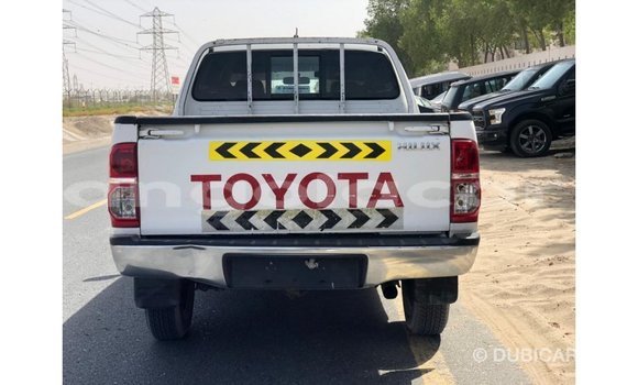 Comprar Importar Toyota Hilux Branco Carro em Import - Dubai em Bengo Province Comprar Importar Toyota Hilux Branco Carro em Import - Dubai em Bengo Province