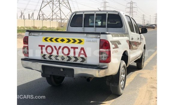 Comprar Importar Toyota Hilux Branco Carro em Import - Dubai em Bengo Province Comprar Importar Toyota Hilux Branco Carro em Import - Dubai em Bengo Province