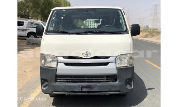Comprar Importar Toyota Hiace Branco Carro em Import - Dubai em Bengo Province Comprar Importar Toyota Hiace Branco Carro em Import - Dubai em Bengo Province