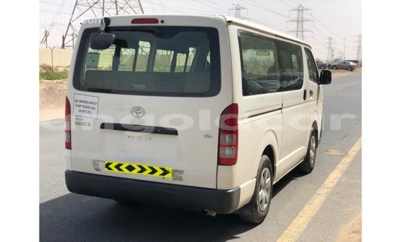 Comprar Importar Toyota Hiace Branco Carro em Import - Dubai em Bengo Province Comprar Importar Toyota Hiace Branco Carro em Import - Dubai em Bengo Province