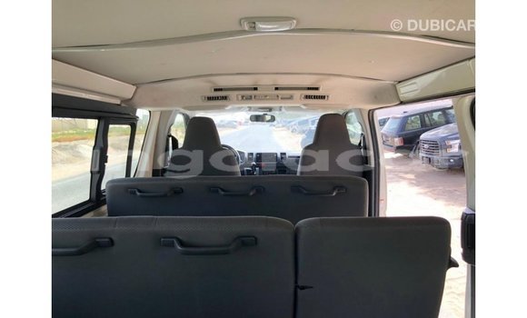 Comprar Importar Toyota Hiace Branco Carro em Import - Dubai em Bengo Province Comprar Importar Toyota Hiace Branco Carro em Import - Dubai em Bengo Province