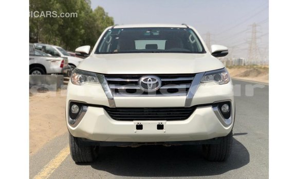 Acheter Import Voiture Toyota Fortuner Blanc à Import - Dubai, Province de Bengo Acheter Import Voiture Toyota Fortuner Blanc à Import - Dubai, Province de Bengo