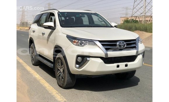 Acheter Import Voiture Toyota Fortuner Blanc à Import - Dubai, Province de Bengo Acheter Import Voiture Toyota Fortuner Blanc à Import - Dubai, Province de Bengo