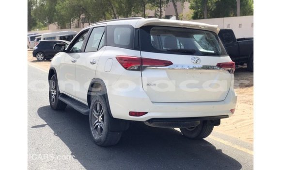 Acheter Import Voiture Toyota Fortuner Blanc à Import - Dubai, Province de Bengo Acheter Import Voiture Toyota Fortuner Blanc à Import - Dubai, Province de Bengo