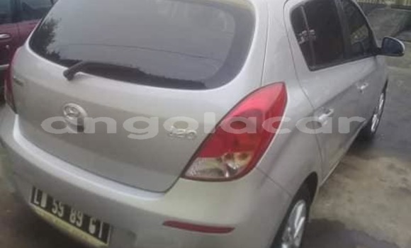 Buy Used Hyundai i20 Silver Car in Luanda in Luanda Province Buy Used Hyundai i20 Silver Car in Luanda in Luanda Province