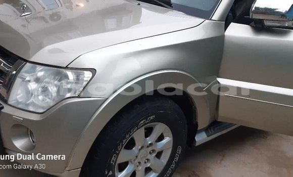 Buy Used Mitsubishi Pajero Silver Car in Luanda in Luanda Province Buy Used Mitsubishi Pajero Silver Car in Luanda in Luanda Province