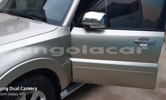 Buy Used Mitsubishi Pajero Silver Car in Luanda in Luanda Province Buy Used Mitsubishi Pajero Silver Car in Luanda in Luanda Province