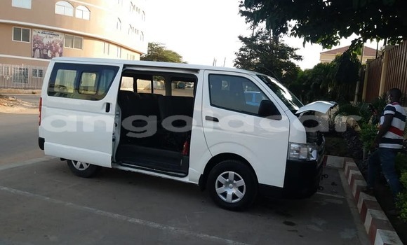 Buy Used Toyota Hiace White Car in Luanda in Luanda Province Buy Used Toyota Hiace White Car in Luanda in Luanda Province