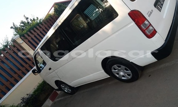 Buy Used Toyota Hiace White Car in Luanda in Luanda Province Buy Used Toyota Hiace White Car in Luanda in Luanda Province