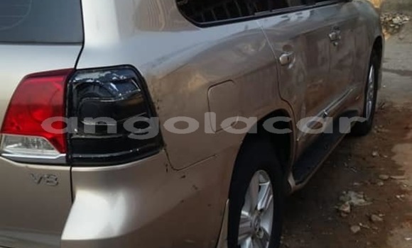 Buy Used Toyota Land Cruiser Silver Car in Luanda in Luanda Province Buy Used Toyota Land Cruiser Silver Car in Luanda in Luanda Province