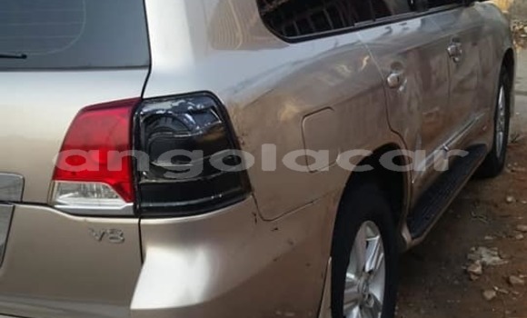Buy Used Toyota Land Cruiser Silver Car in Luanda in Luanda Province Buy Used Toyota Land Cruiser Silver Car in Luanda in Luanda Province