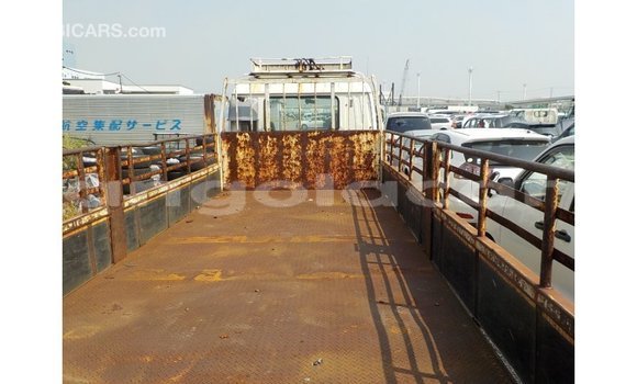 Comprar Importar Isuzu Rodeo Branco Carro em Import - Dubai em Bengo Province Comprar Importar Isuzu Rodeo Branco Carro em Import - Dubai em Bengo Province