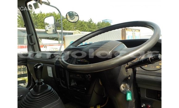 Comprar Importar Isuzu Rodeo Branco Carro em Import - Dubai em Bengo Province Comprar Importar Isuzu Rodeo Branco Carro em Import - Dubai em Bengo Province