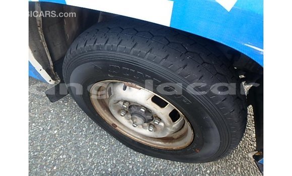 Comprar Importar Nissan Caravan Branco Carro em Import - Dubai em Bengo Province Comprar Importar Nissan Caravan Branco Carro em Import - Dubai em Bengo Province