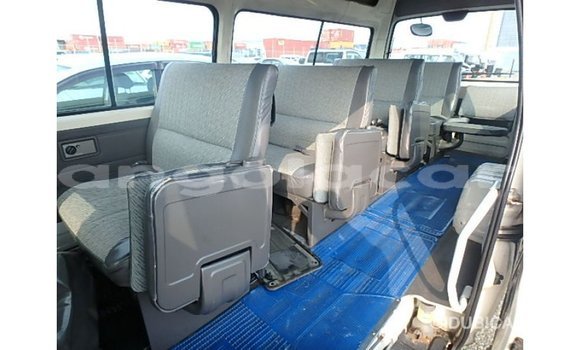 Comprar Importar Nissan Caravan Branco Carro em Import - Dubai em Bengo Province Comprar Importar Nissan Caravan Branco Carro em Import - Dubai em Bengo Province