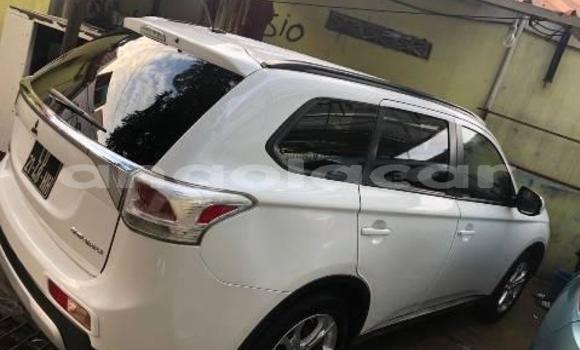 Comprar Usado Mitsubishi Montero Branco Carro em Benguela em Benguela Comprar Usado Mitsubishi Montero Branco Carro em Benguela em Benguela