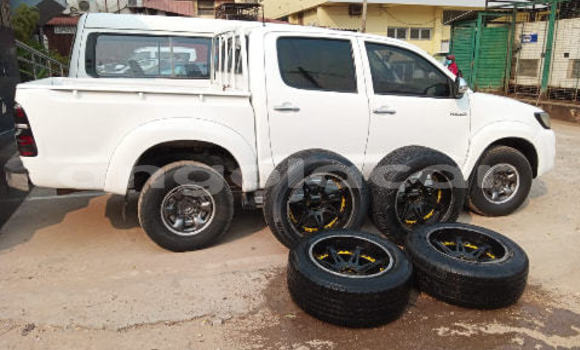 Comprar Usado Toyota Hilux Branco Carro em Benguela em Benguela Comprar Usado Toyota Hilux Branco Carro em Benguela em Benguela